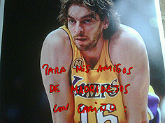 Lleg desde Los ngeles (18-2-2010), gracias a Pedro-Antonio. Pau Gasol es amigo de Madridejos