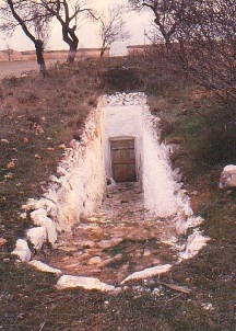 silo2.jpg (40770 bytes)