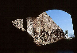 Filones inclinados de baritina con especies de alteración de plomo